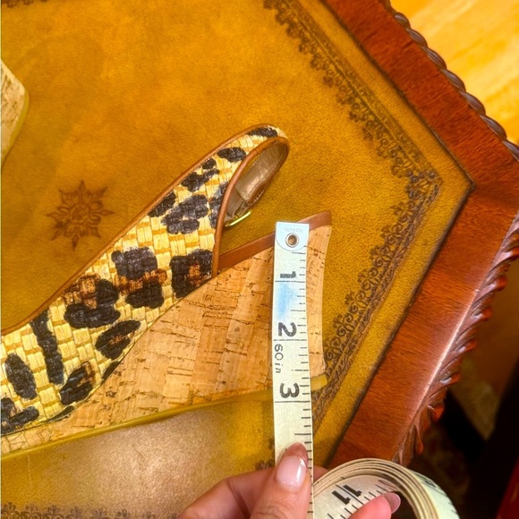 Stuart Weitzman Leopard Print Raffia Peeptoe Wedge Heel Sandals Sz.9 MSRP $295 - Picture 8 of 9